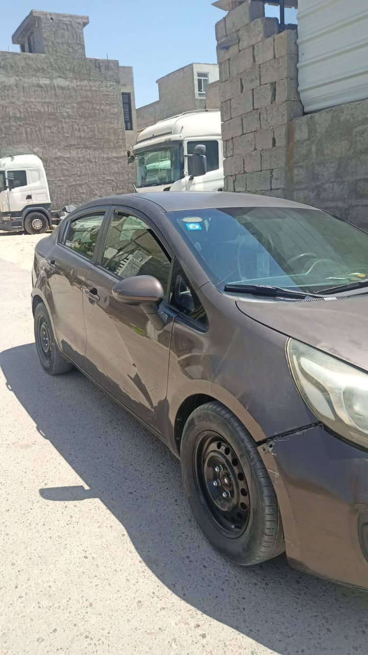 ألسلام عليكم . من رخصة الادمن
كيا ريو 2014 للبيع
 رقم ديالى بسمي
 حادثها جاملغ وباب السايق نفسهن مامبدل 
تبريد شغال 
مكينه وكير خير من الله 
مكان السيارة بغداد . البعيثة 
سعرها 65 وبيها مجال 
*********** ☎️
