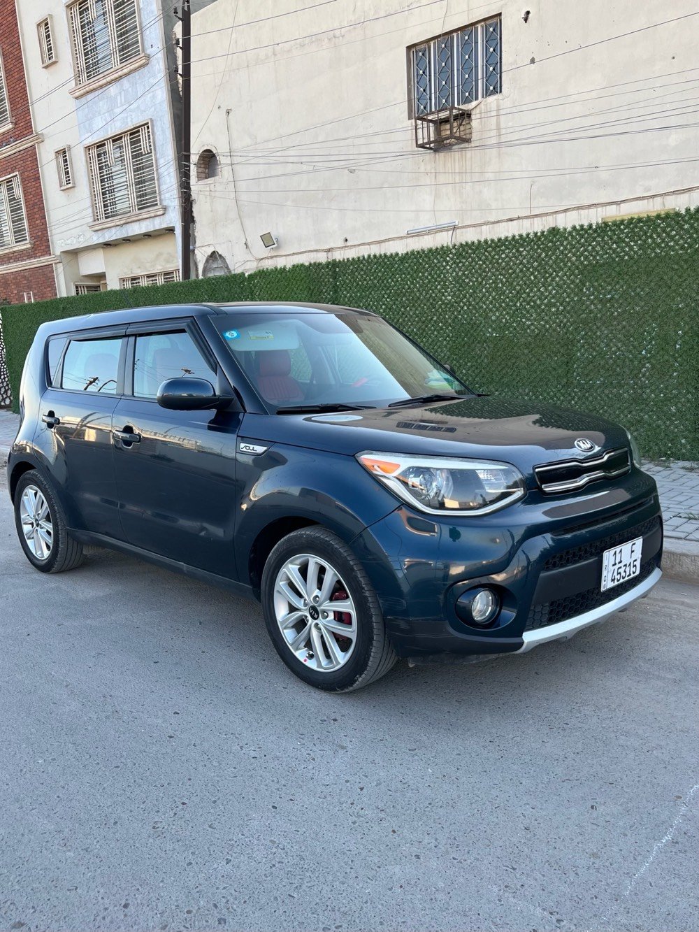 كيا سول موديل 2018 وارد امريكي
رقم بغداد باسمي ماشيه 86 الف 
محرك 2000 gdi وكير at
بدون صبغ حته الدعاميات بدون صبغ بدون ايرباك بدون تبديل بدون حادث فقط بارد بسيط جداً في الباب
مواصفاته بصمه شاشه كبيره لمس مع كامره
سماعات ماركة هارمن كاردن لايت زنون حساس اطارات تحكم ستيرن مثبت سرعه وبعد بيه مواصفات
صدرهه جديد تخم تاير ياباني جديد
السياره نظيفه جداً وبلعافيه تصير من نصيبه 
مابيه اي نقص ربع متصرف عليه  
سعرهه 126 ورقه وبيه مجال بسيط
مكانه بغداد المنصور للاستفسار 
***********
***********