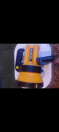 بروجكتر • بدون بطاريات • كمية موجودة