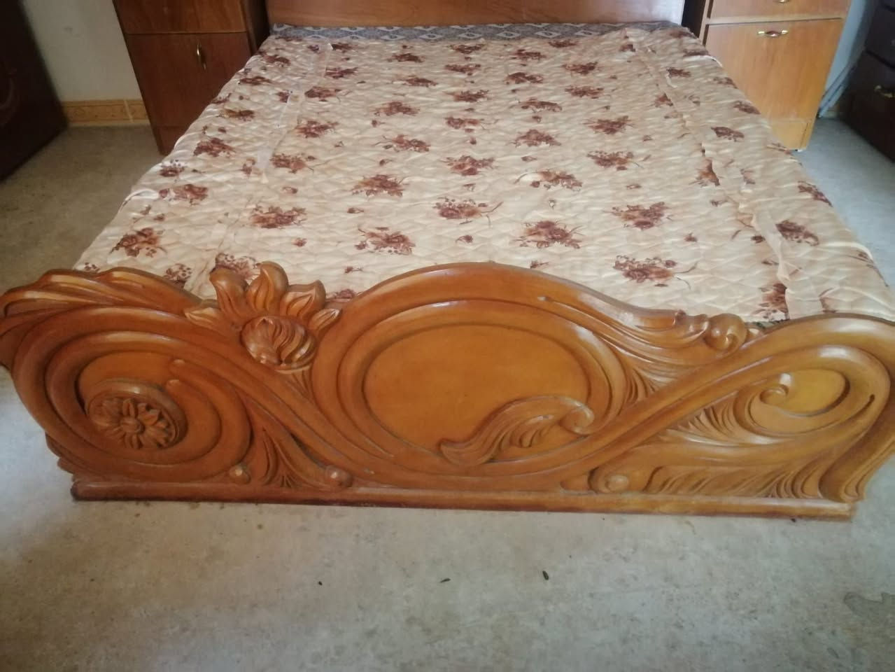 غرفة نوم للبيع شرط صاج عراقي 
فصال خاص ثقيل 
بالحقيقه احلى من الصور 
التواصل 
***********
