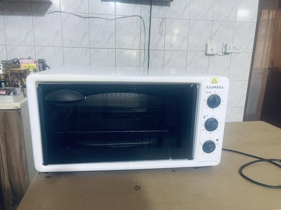 ميز طعام عدد 2. مع كراسي
اوفن 

مرشحة 

كاونتر تركي للبيع 

العنوان بغداد الغزالية سوق النفلة

***********
