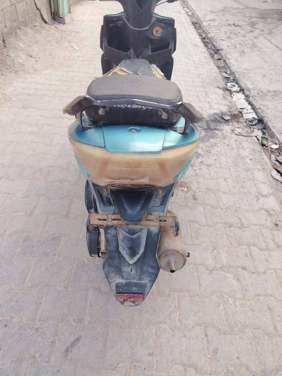 دراجه للبيع
مكلف بنشر
سكنس
كلشي شغال هندر سلف 
مكينه نضيفه 
مبدل ولفات
عوزهه دوشم كشن
السعر ٣٠٠ بيهه مجال لشراي
الرقم للتصال
***********
