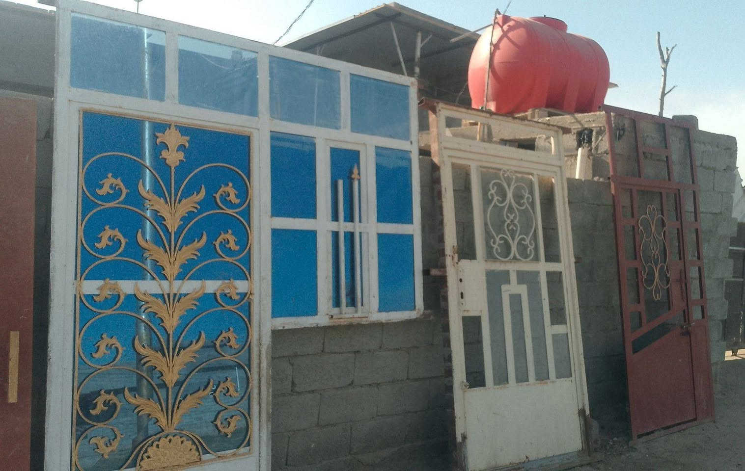 شبابيك عدد خمسه باب مطبخ باب كلادور ***********
