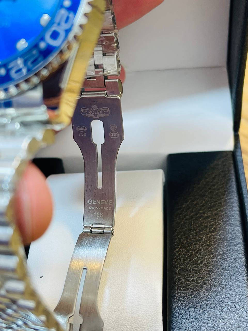 ساعة روليكـس-ROLEX ✅
GMT تصيم البيبـسي   

- مينا ازرق احمر متدرج 
- مكينة كوارتز 
- سير ستانلس ستيل 
- منفذ تاريخ شهري 
- رينك دوار دولي 
- مقاس 40mm
- دبل قفل ، 4 عقارب لامينوس
- مقاومة للماء
- الوزن 129 غرام 
- مختمة من كل مكان 

السعر : 25 ألف فقط


**إذا كنت صاحب هذا الإعلان وتريد حذفه لأي سبب، رجاءا أرسل رسالة إلى الدعم الفني**