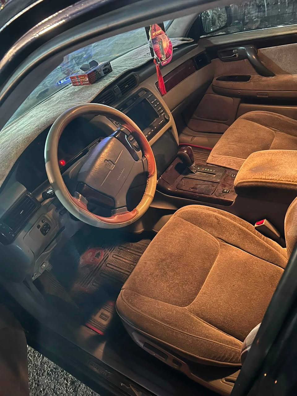 ملكه للبيع فقط
رقم بصره راعيها موجود يريد تحويل سنويه 2030 هزه بعدها 
مكينتها  vvt2500 تسجيل جديد قرار 48 سياره جاهزه تبريد شاشه ما ناقصها شي سياره مكفوله ما عده (كصه قماره ) 
عنوان البصره معقل رقم مبايل ***********
غير متواجد ع فيسبوك
