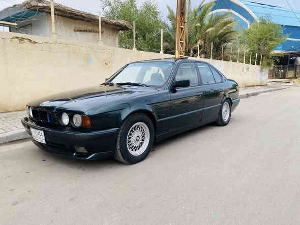 سلام عليكم 
للبيع 540 اصل
موديل 93
كت ام اصلي كامل دعاميات ودوس وسبويلر وشفقه 
تنته سوده بلاد 
5 بردات 
لون زيتوني 
صبغ عام درجه اولى 
مكينه 40 جديده لوك 
كير 40 تمساح 
بجم عريض فتحه 
دبل ايرباك 
سياره وضع شركه حتى كاعياتها الاصليه
صدر امامي خلفي جديد 
تبريد ومنظومه مراوح كلها جديد 
غرفه جديده وفوووول 
رقم بغداد تحويل مباشر 
كامله ومابيها نقص 
كهربائياتها ع البلاد 
السياره بدون نقص 
ومابيها شي عاطل ابد
بدون اي كلبس تجاري 
السعر 97 وبيها مجال بسيط 
مكاني بغداد السيديه 
***********
