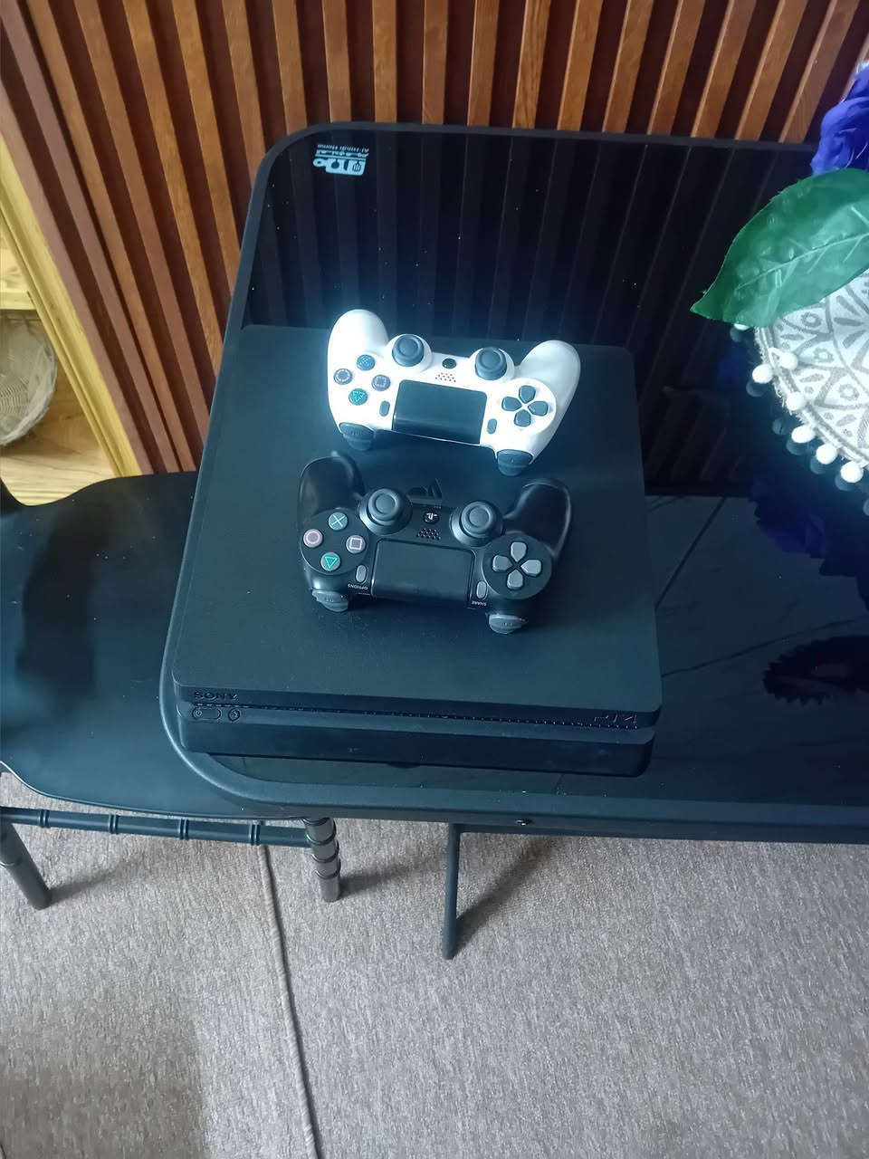 السلام عليكم بلي 4 سلم لك ستيكر ممفتوح ابد وياه لعبه gta وفيفه ١٦مكاني الزعفرانيه اريده ٢١٥ الف ***********
