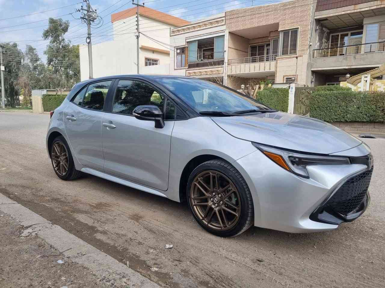 كورولا موديل ٢٠٢٤ مواصفات se special سعر (١٢٧)
ماشي ١٠ ميل 
مواصفات سيارة بصمة، سقف الاسود بلادي، گير شفت،،،
ويل كب TRD، بلوجكتر ، لايت ليد ،زينون ، أتو هولد بريك بصمة ، و بعد هواي مواصفات 
رقم شاصي موجود بالمنشور ضرر ربع بنيد سبغ و جملغ مبدل بلادي نفس لون بدون دواخل 
رقم كاتي ٣ شهر باقي للرقم 
*********** واتساب 
 مكان __أربيل حي فرمانبران
