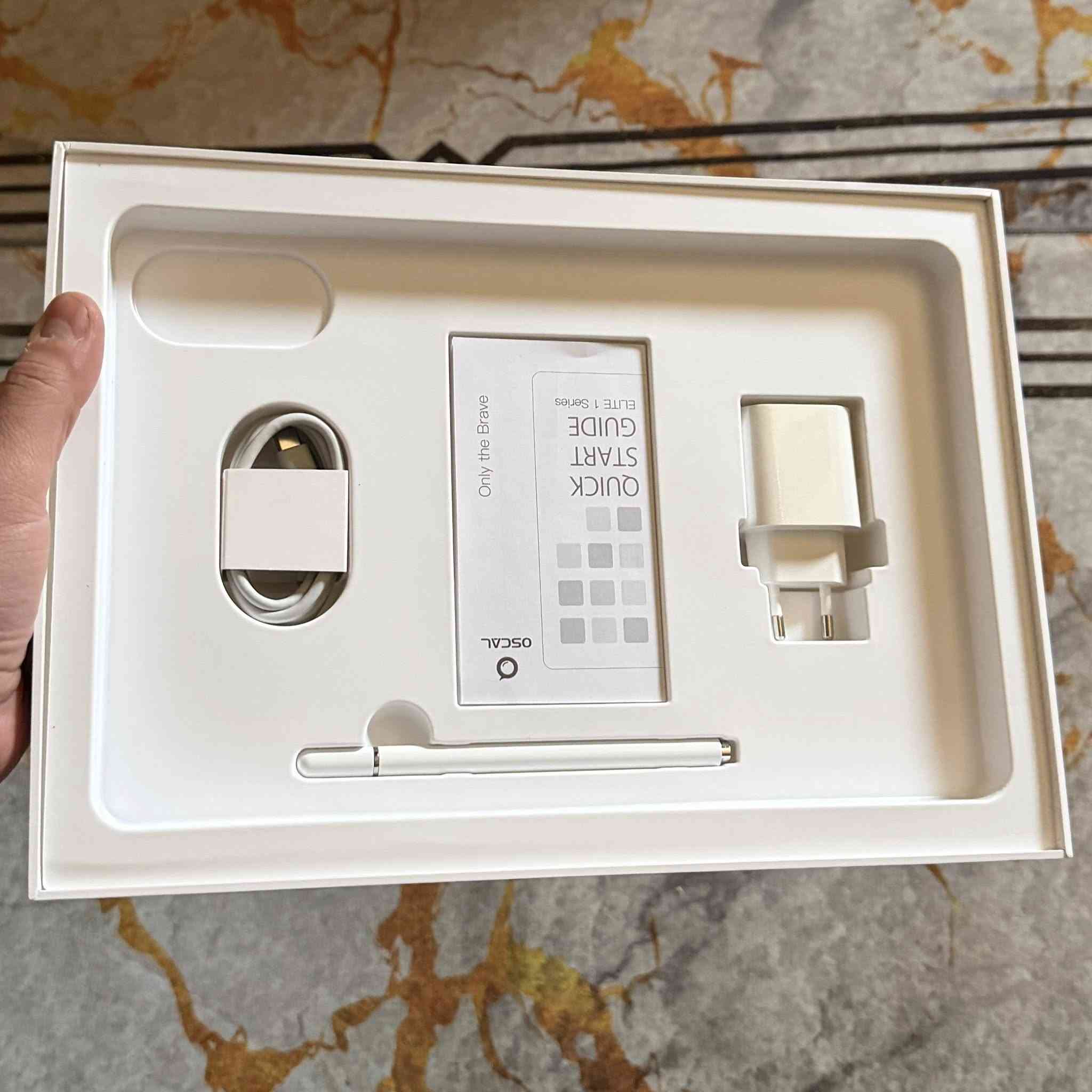 تابلت اوسكال ايليت 1 ذاكرة 256 شاشتة دقتها 2k 
مواصفاتة كلش حلوه موجوده بالصور جديده ب 300 هذا مستخدم سبوع يعني جديد سعر 190 الف فقط


**إذا كنت صاحب هذا الإعلان وتريد حذفه لأي سبب، رجاءا أرسل رسالة إلى الدعم الفني**