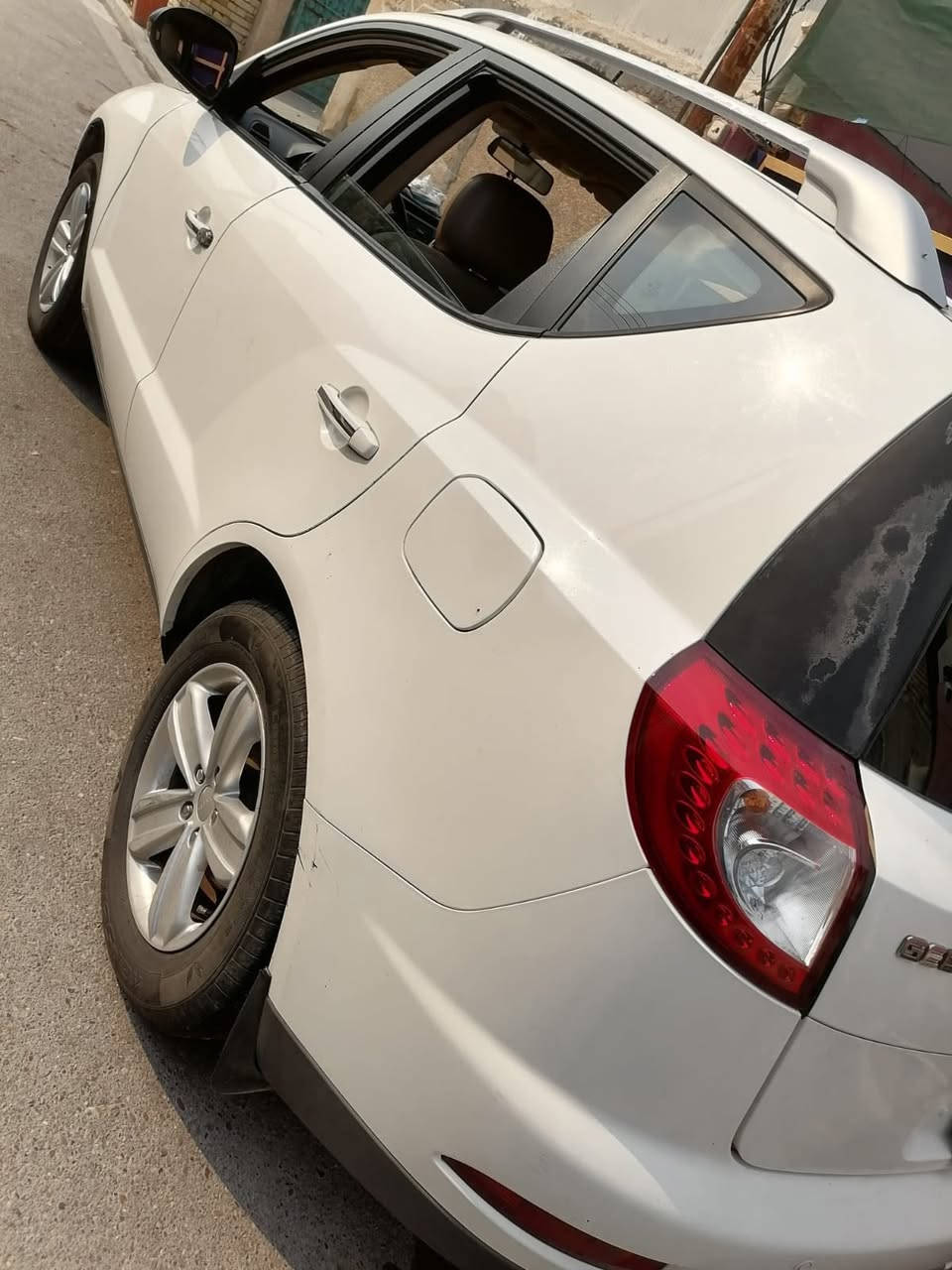 Gelly amgrand EX7
امكراندEX7 موديل 2013  رقم اربيل الجديد 
السيارة سنوية جديدة ب اسمي 
تحويل ثاني يوم 

فول مواصفات 
مقاعد جلد + تحكم كهربائي مقاعد 
تحكمات ستيرن 
سلايد روف كهربائي 
كروس كنترول 
تبريد ثلاجه 
6 سماعات ستيريو 
5 ويل كب
مكينه  مكفوله 
بدون ايرباك 
بدون صبغ 
السعر خابر وتدلل عندي واتساب 
السياره ماشية 166km قابل للزياده 
مكان السياره بغداد الغزالية للتواصل
***********
