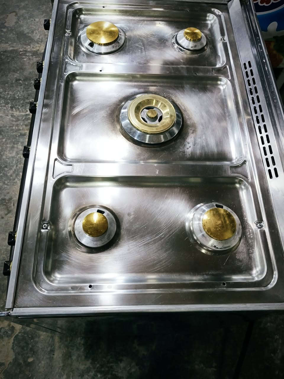 طباخ كريازي مستخدم نظيف كلش شغال ميه ميه مثل الي بلصوره
***********
