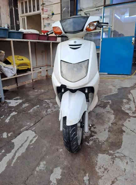 سلام عليكم سكنس نثيه ياباني سرعه 110دراجه مكفوله كفاله عامه صارلها 9اشهر نازله رمبه تقريبا نكره سلف وهندر بكل وقت مكينه خير من الله لاتبخير لانضوح لاتنقيص ناعمه شلعه معدل كهرباءيات كلها شغاله لايت زنون اشاره يمنه ويسره هورن دشبول بريكات  كيج بانزين دبلات دوشمه كله نضيف دراجه انكر سلف وطلع رايدها ب425وبيها مجال حق اجيه  مكاني بغداد البلديات لتواصل واتساب او اتصال *********** بغداد
