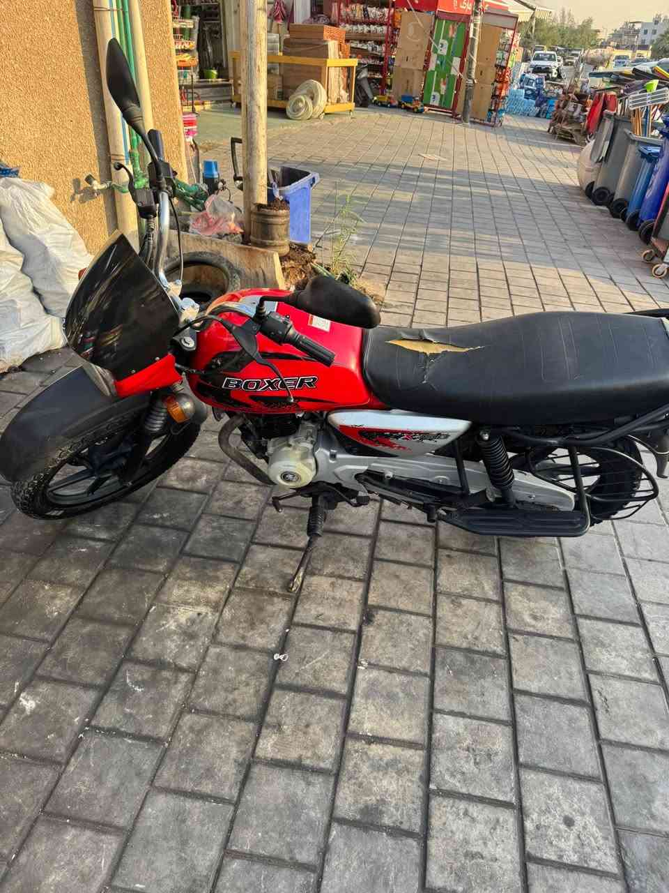 سلام عليكم بوكسر موديل 22للبيع اوراق كامله كبل ترقم دراجه نضيفه وخرسه ومابيها اي نقص ممتعوبه بمليون ونص وبيها مجال قليل البنوك تقاطع الفلسطيني ***********
