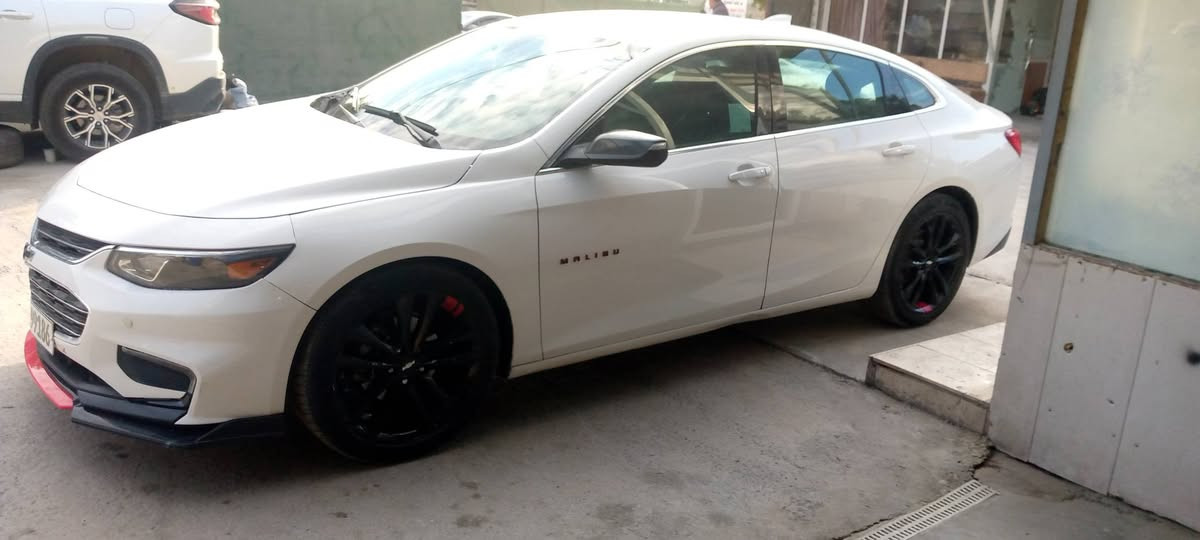 سلام عليكم ماليبو موديل 18 سياره جديده بلادي كلش تبريد ثلج مكينه بلاد صبانه مانزله عليه جاهزه من كلشي ويل 19رقم بغداد السياره بيه 3قطع بدون صبغ سعر 115 تحويل مباشره *********** السياره اي نقص مابيه صدر امامي خلفي جديد غرفه كلش جديده شاشه ملونه بغداد تقاطع الدرويش
