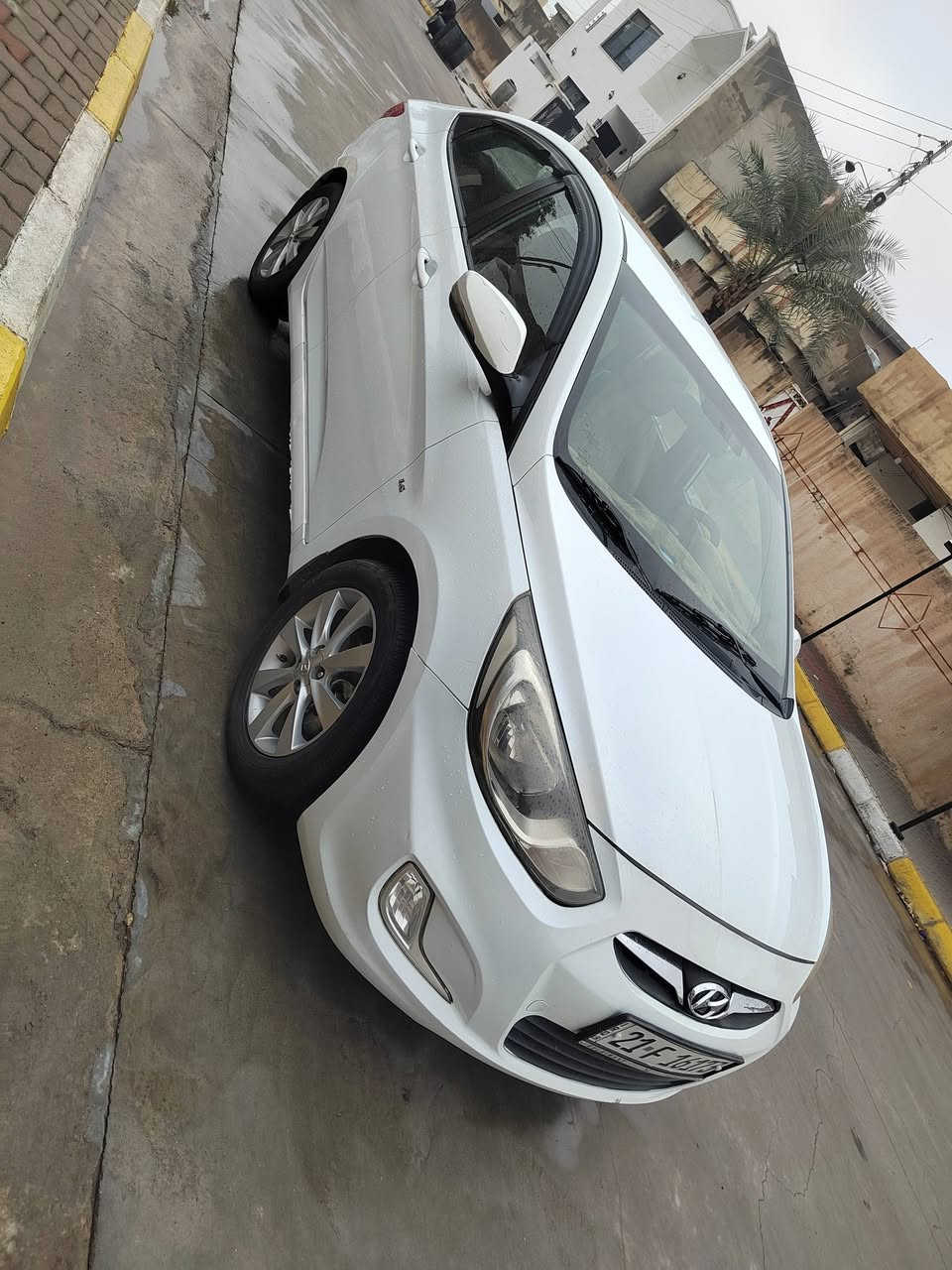 اكسنت 2013 وارد خليجي بدون صبغ (كلين).الضرر فقط رصعات صغيرة 
محرك 4 سلندر 1600. 
 كير ومحرك ما مفتوح. 
تدفئ تبريد شغال. 
كهربائيات كامل شغاله. 
شاشة ايباد +كامرة خلفية. 
سنوية 2027. 
كوبون بانزين موجود. 
عداد ممشة 170kmالف.
سعر 115 وبي مجال.
***********
