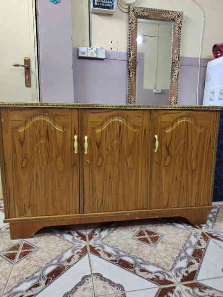 بوفيه تزكام نضيفه متر ونص في ستين
مكاني الشعب
***********
السعر 100
