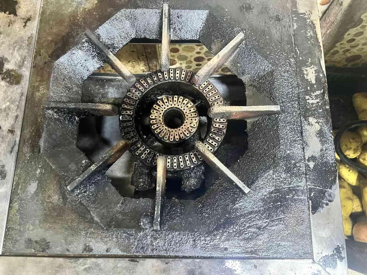 طباخ تركي مستخدم نضافه 80بالميه نهايته 200 الف ايفدك راسلني مايفيدك اغبر المنشور  رقمي‭0771 740 1066‬
