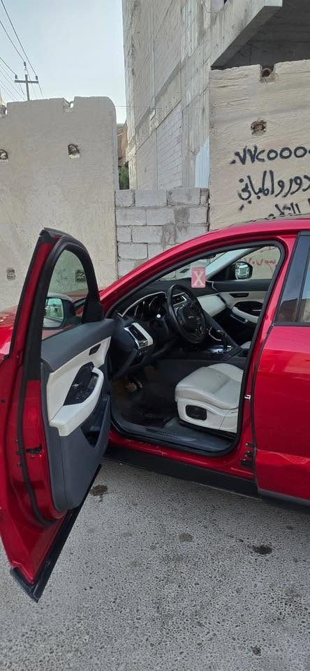 🔥 للبيع — جاكور E-PACE موديل 2019 بسعر مناسب جداً 🔥
📞 للاستفسار: (***********) مامتواجد ع الفيس نهائياً

✅ خليجي وكالة سردار كفالة عامه 
✅ محرك 2.0 تيربو
✅ دفع رباعي AWD
✅ ناقل أوتوماتيك 9 سرعات
✅ داخل جلد فاخر
✅ شاشة كبيرة + Apple CarPlay
✅ كامرة خلفية + حساسات
✅ أنارة ترحيبية led
✅ فتحة بانوراما
✅ كراسي كهربائية + تدفئة
✅ تثبيت سرعة
✅ باب خلفي كهربائي

🚗 السيارة جاهزة من جميع النواحي
🔧 محرك وكير بحالة ممتازة صيانه دورية
استخدام شخصي بيها فقط PDR قليل باب خلف السائق جاهزه للفحص بأي مكان
