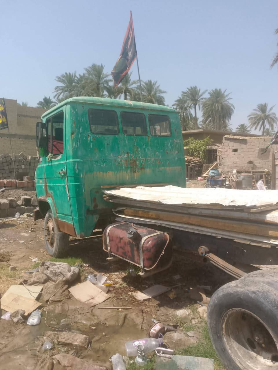 السلام عليكم اعيد النشر بسبب الوعد الكاذبه مارسيدس أخرس للبيع رقم بغداد حمل مشروع وطني *********** شاصي مفطور
