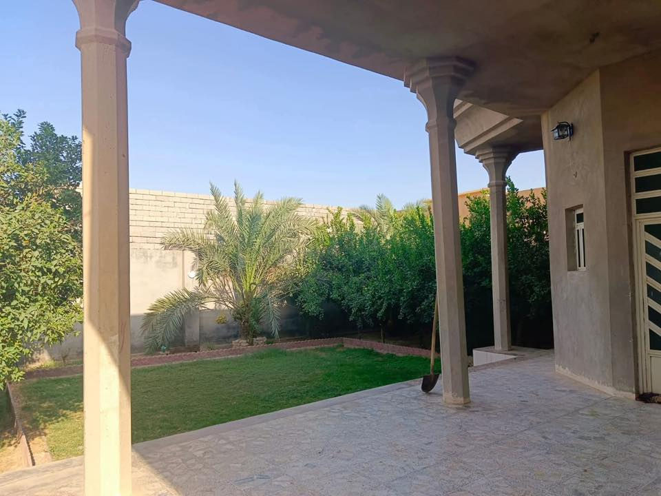 دار للبيع في بيجي الحي العصري
قرية العيث قرب جامع الربيع
بي معاملة طابو  
الواجهة 30متر المساحة مع الحديقه والبستان 750 تقريباً
يحتوي على ثلاث غرف نوم واستقبال وهول وصاله 
ومطبخ داخلي وخارجي  وصحيات داخليه وخارجيه
يحتوي على بستان وحديقه ومولد لستر 15امبير
للأستفسار خاص
 أو الاتصال ***********
