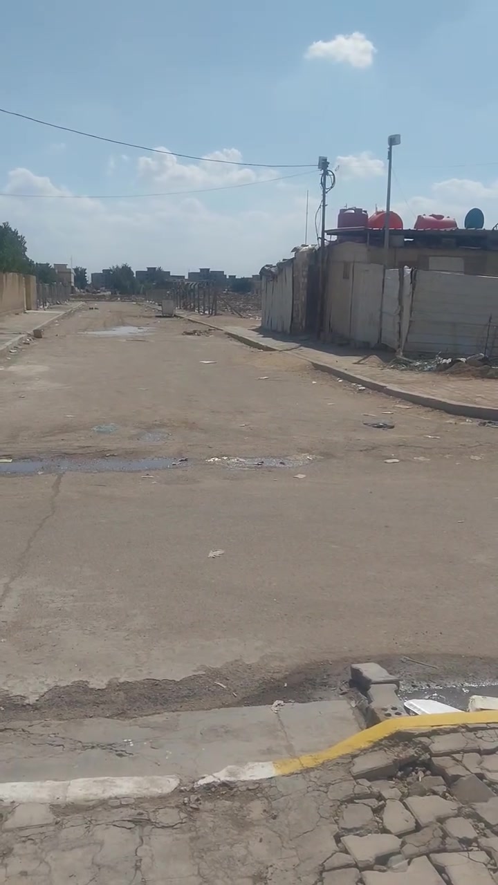 السلام عليكم بيت للبيع بالمحمودية حي العسكري مقابل معهد الفنون الجميلة موقعه جداً مميز مساحته 150 م واجهه 7,5  السعر 125 وبي مجال قليل للشراي،  للتواصل مع صاحب الدار مباشر ***********   متوفر واتساب
