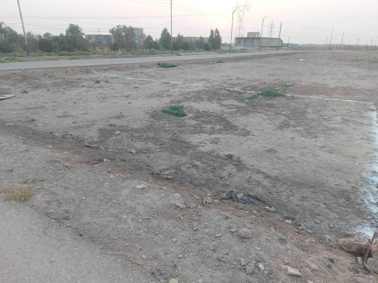 السلام عليكم قطعه ارض للبيع 
مساحه ٢٠٠متر طابو زراعي سند ٢٥ 
الحمزه الشرقي حي منصور 
رقم الهاتف ***********
