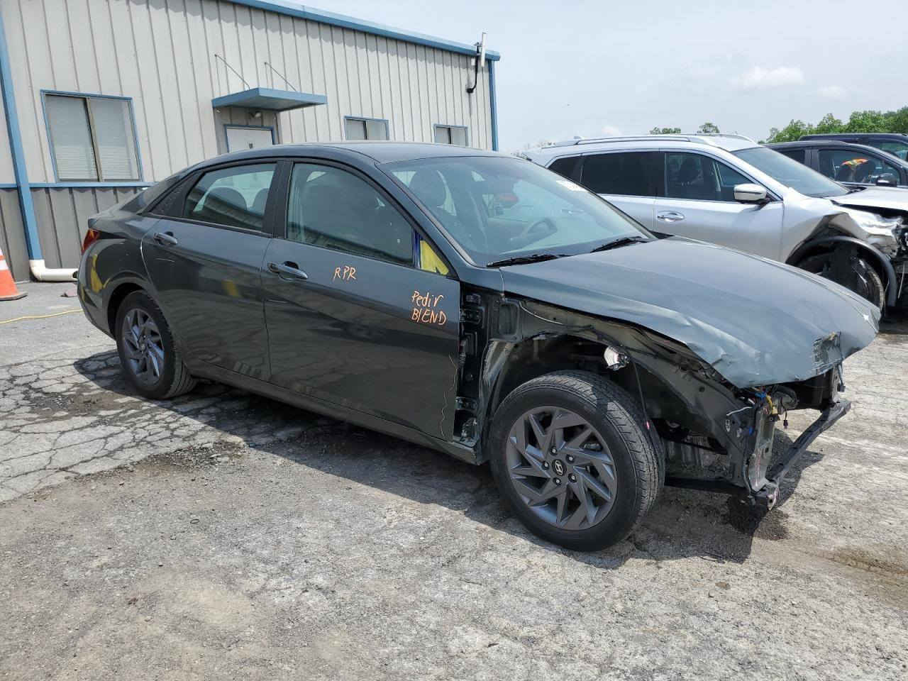 السلام عليكم النتره مديل 2024 فول الفول عده الفتحه 
تحكمات ستيرن جهتين 
ردارات 
نقط عمياء 
مانع تصادم 
مانع نزلاق 
بصمه تشغيل 
بصمع ابواب فول مواصفات السياره حلوه محرركه 2000 دوش اناره داخليه السياره 
 السعر  145 و بيه مجال 
مكان السياره ديوانيه  
رقم ... ***********
حادث السياره موجود ويه الصور حادثه بسيط جاملغ و بنيد ربع بنيد نفسيته ما مبدل ضربته ما عابره لا للشاصي ولا براكيت حلو السياره و جاهزه
