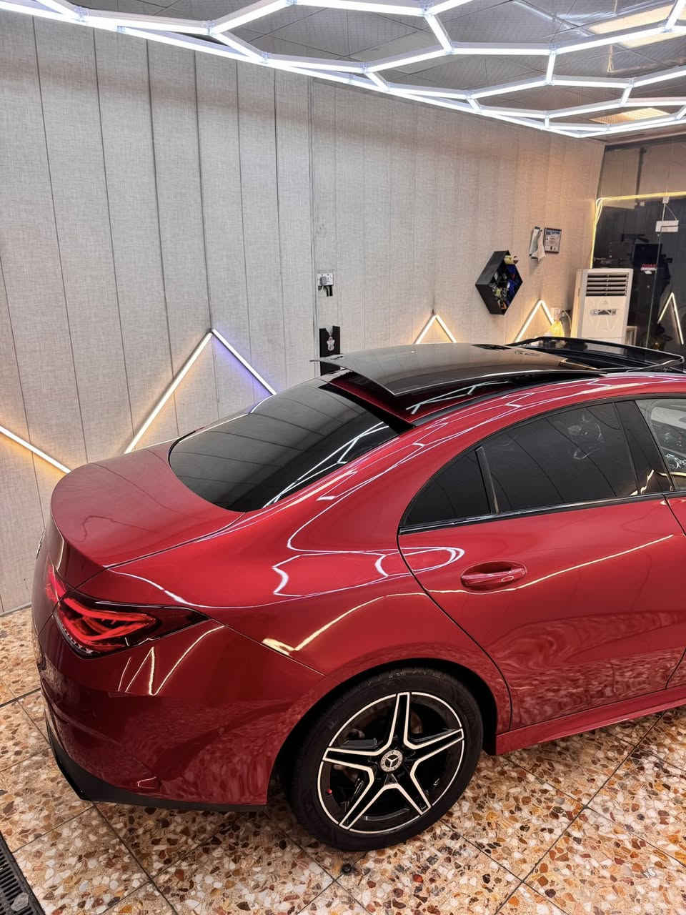 مرسيدس بنز CLA200 2024 
 وارد الماني 
........................................
‏‎سياره فول مواصفات 
كير مكينة كفالة بدون اي ضربه 
‏‎‏‎السيارة سكن مصبوغة بالمانيا بدون دواخل بدون اي تبديل اي طخه اي معجون كفالة (سكن )

رقم واحد فول اوبشن شكل جديد وحيدة بل عراق
موديل :2024  
سيارة بلادي
شاشه و گیج الکترونی ديجتال لمس کامل شكل جديد
شاحن Wi-Fi 
کشنات جلد شامو خت احمر سبورت 
کامیره و حساسات 360 درجه 
رادارت امامي خلفي
 سقف بانوراما 
داخل 64 لون بلادي 
سوجين 
ويل AMG بلادي 
وضعيات قيادة مختلفة 4
ريموت كونترول داخلي
لايتات زينون اوتو عدسه 
نظام اناره عالي ناصي ولاياتات تصعد وتنزل ويمين ويسار حسب اتجاه السياره وحركتها اوتوماتيك
تحكم ستيرن
مکینه 4سلندر توربو 
صندوق شفط
نظام دخول وخروج السايق من المقعد الامام
تجوات كهرباء
٤ أبواب بصمه
تشغيل بصمه
بيه مواصفات معروفة 

‏‎رقم و سنويه جديد بي اسمي
‎شرط تحويل 
‏‎…….مكان السياره بغداد السيدية……..
‏‎السعر: إتصل علي رقم……***********…….
 …..‏‎‏‎: ***********….
