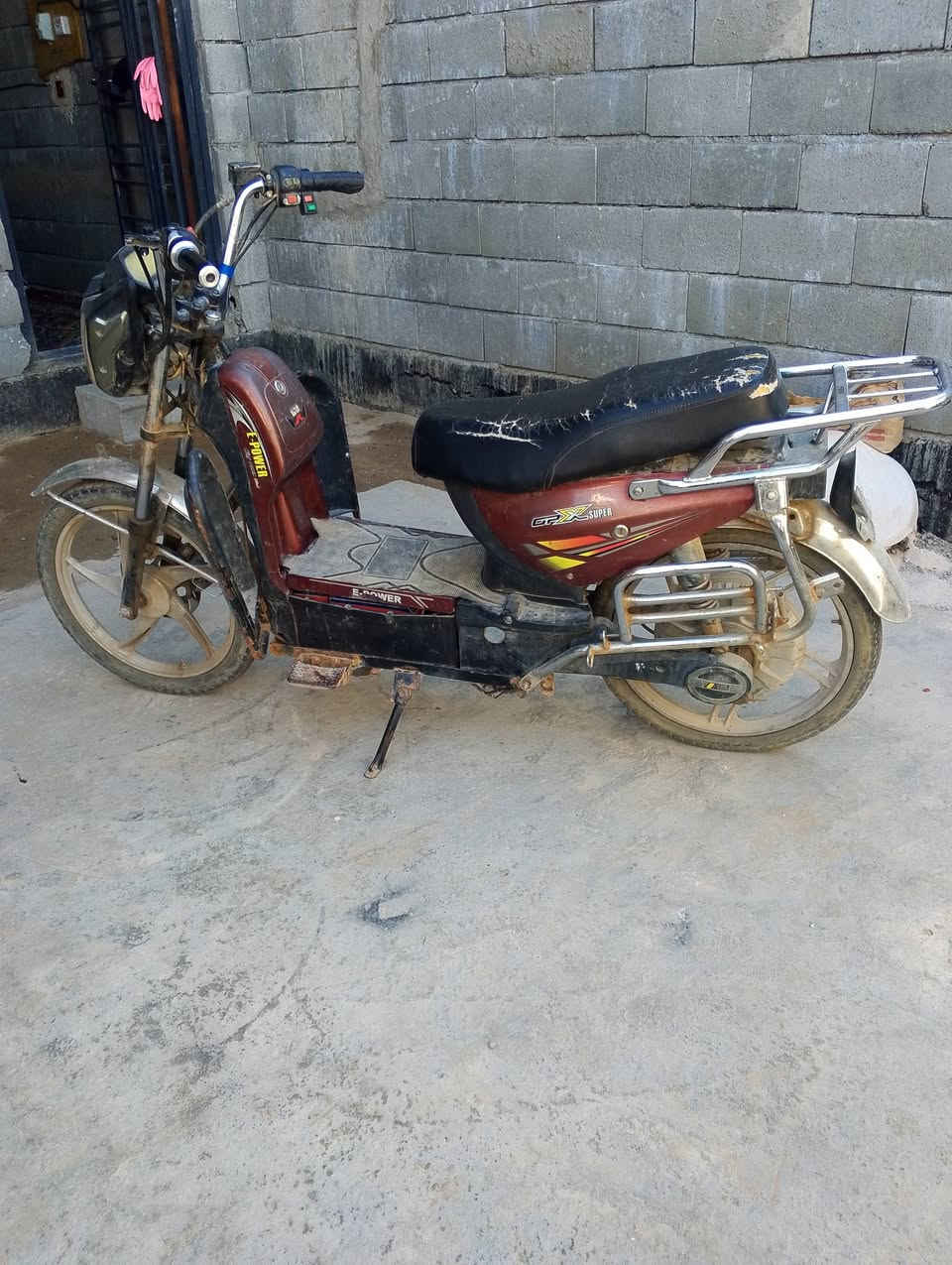دراجه هارلي للبيع سعر 200وبيه مجال للشراي بطاريات يقرن 10 كلهن بس بيهن نفخه يمشنك 25كيلو متر للستفسار ***********.  ***********
