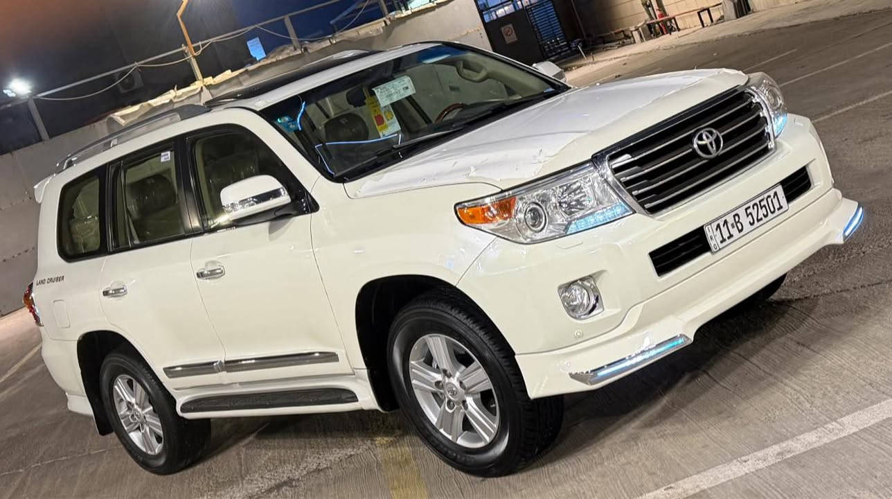 سلام عليكم تيوتا لاندكروز 2013 بريم اصلي  GXR السياره كفاله من كلشي
6سلندر رقم بغداد  مشروع وطني بسمي تحويل مباشر 
اللون ابيض صدفي
موصفات 
سلايت روف 
فور ويل 
مري قلاب 
ابواب بصمتين
كشنات جلد 
كشن كهرباء 3دكم
اشاير مري
جام اوتو
لايت زنون 
تبريد ثلاث قطع 
ثلاجه
7 راكب 
‏‎تحكم استيرن
السيارة حيل جديده 
كير محرك كله بشرط 
تخم تاير جديده 
السياره جاهزه من كلشي
مكاني بغداد قرب مطار بغداد 
السعر 368$$ وبيها مجال بصيط 
رقمي ***********
