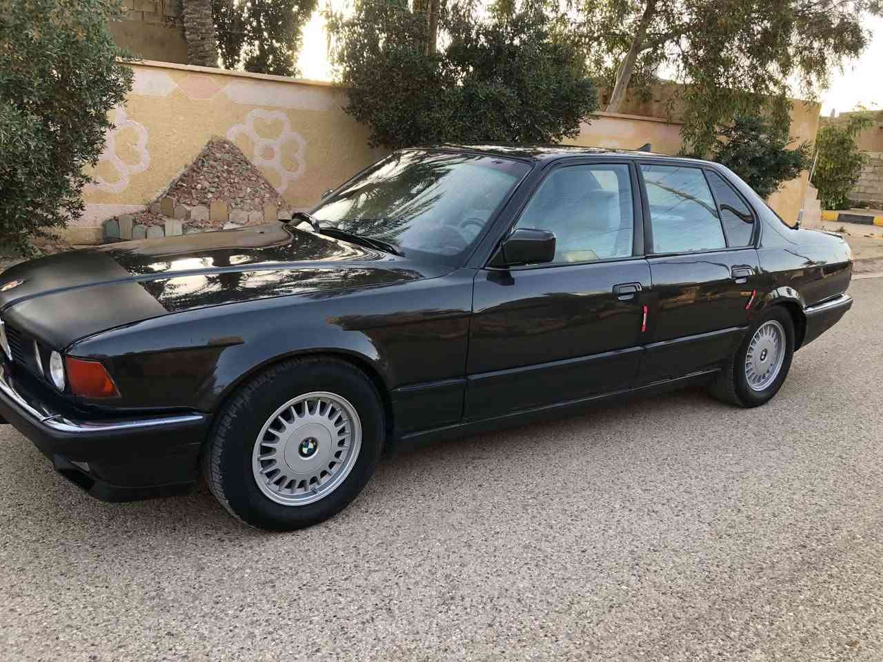 السلام عليكم
للبيع
 BMWرقم دهوك موديل92 سياره جاهزه كير حداديه كهربائيات بردات ابواب بلادي محور محرك ياباني تبريد ثلج تخم تاير منظومه بانزين جديده سياره بيها نشاط وشلعه موطبيعيه السياره متعوب عليها هواي السعر 47 وبيها مجال المكان هيت
***********
