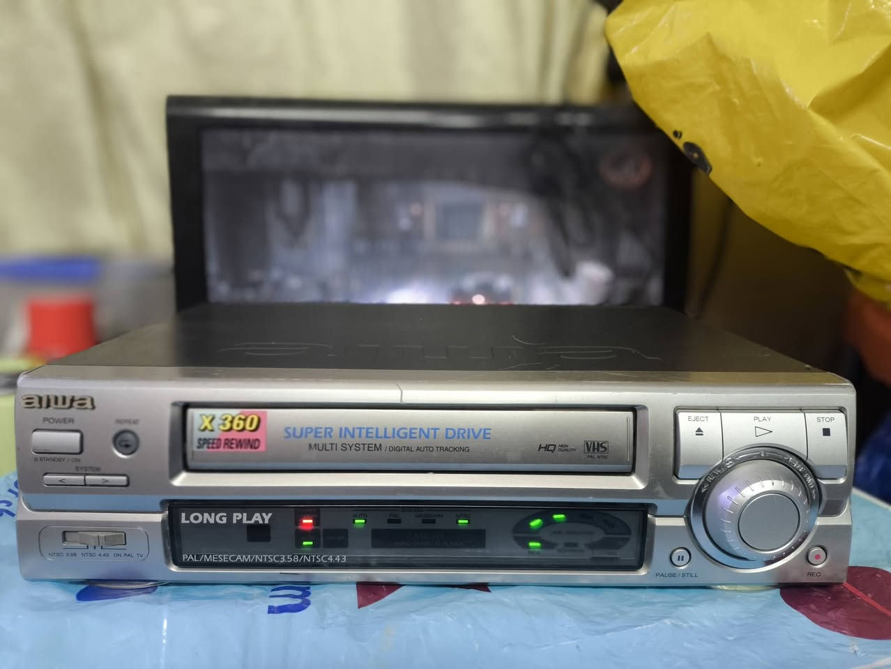 جهاز فيديو كاسيت كبير ماركه ايو ياباني اخو جديد نقص كارتون و ريموت 
يريد يراسني بلخدمه تحياتي


**إذا كنت صاحب هذا الإعلان وتريد حذفه لأي سبب، رجاءا أرسل رسالة إلى الدعم الفني**