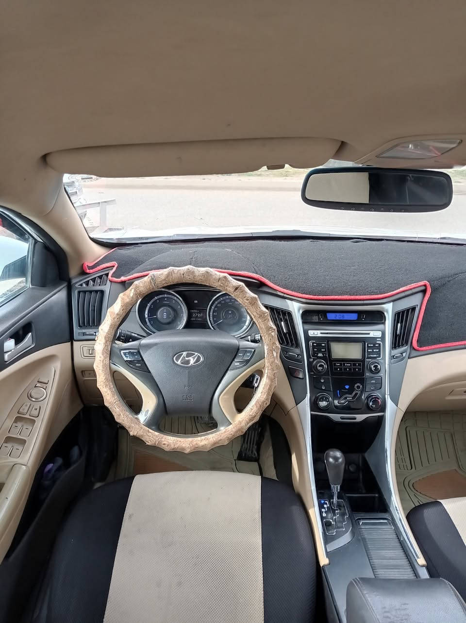 HYUNDAI SONATA 2012
بِسْمِ اللهِ الرَّحْمَنِ الرَّحِيْم
عربي / كوردى 
عربي 
هيونداي سوناتا موديل ٢٠١٢ خليجي داخل أصفر السونار موجود بصور ماشيه ( ١٧٠ ) ألف كم كير والمحرك بشرط رقم اربيل هزة و سنوية جديد  بشرط تحويل سيارة جاهزة و بدون نقص .

المحرك مرغوب : ٤سلندر - دووش - ٢٤٠٠
مكان : كلار - سليمانية 
سعر : ( ١١٩ ) ورقة 💸 
رقم تلفون : ( *********** ) 

کوردی 
هیۆندای سۆناتا مۆدێل 2012 خەلیجی ناو زەرد سۆنەرم داناوە ( 170 ) هەزار کم ڕۆیشتوە گێڕ و مەکینەی بەشەرت ژمارە هەولێر هەزە و سەنەوی نوێیە سەیارەیەکی خاوێن و بێ مەسرەفە .

مەکینە مەرغوب : 4بستۆن - دووش - 2400 

شوێن : کەلار - سلێمانی 
نرخ : ( 119 ) گەڵا 💸 
ژ.م : ( *********** )
