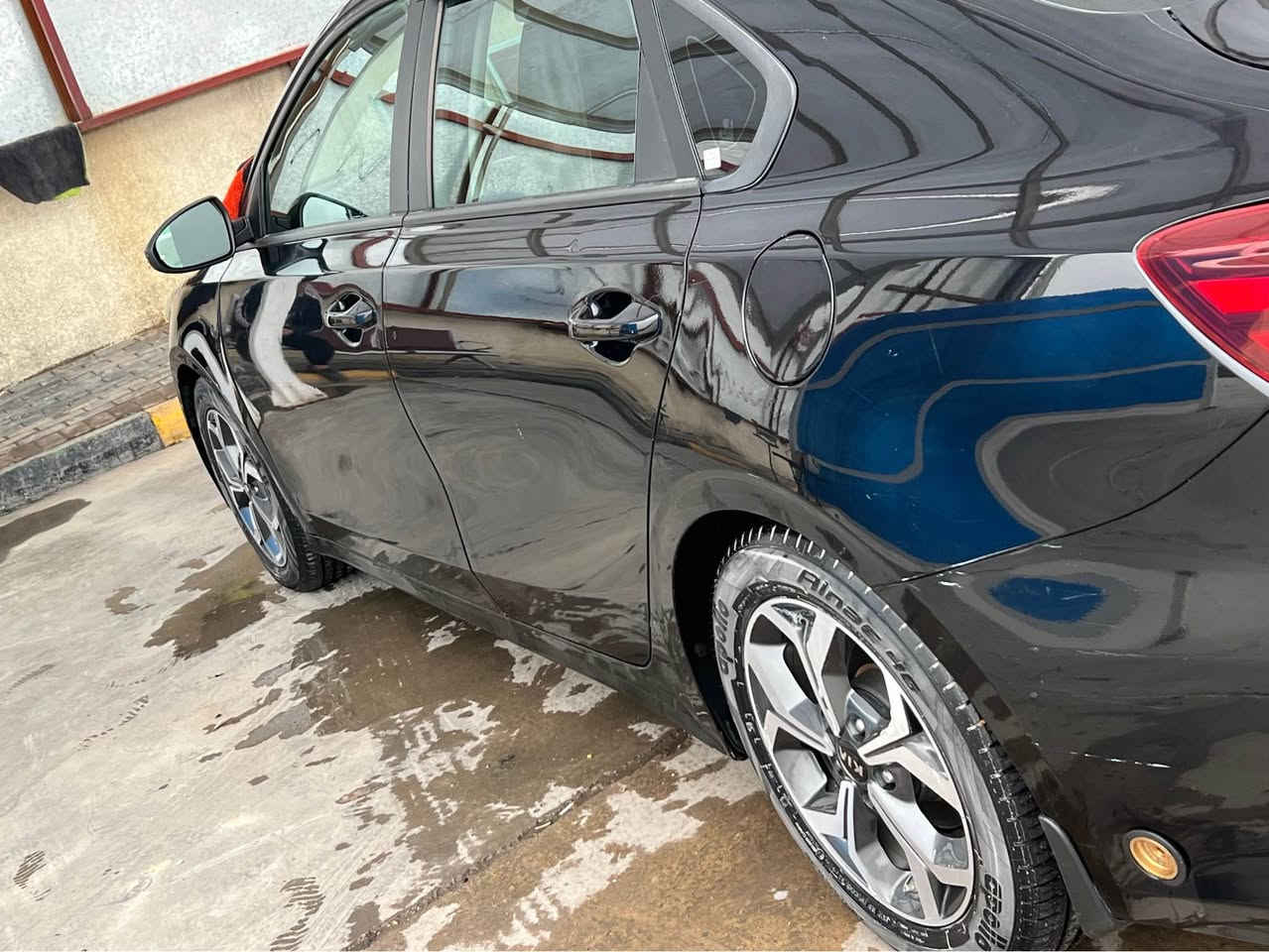 السلام عليكم 
كيا فورتي ٢٠٢١ 
كير AT 
نص فول 
ماشية ٩٠ ميل 

السعر ١٣٠ وبيها مجال 

مكاني بغداد 
*********** Colombo, Sri Lanka
