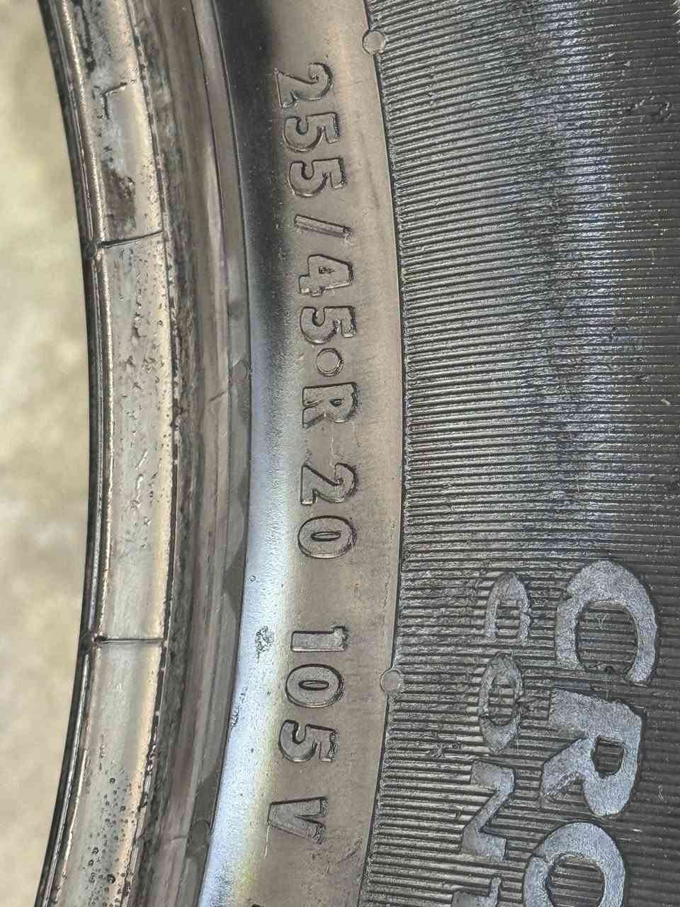 255/45/20 مستعمل نضيف تخم تاير
سعر 100 الف رقم واتساب ***********
