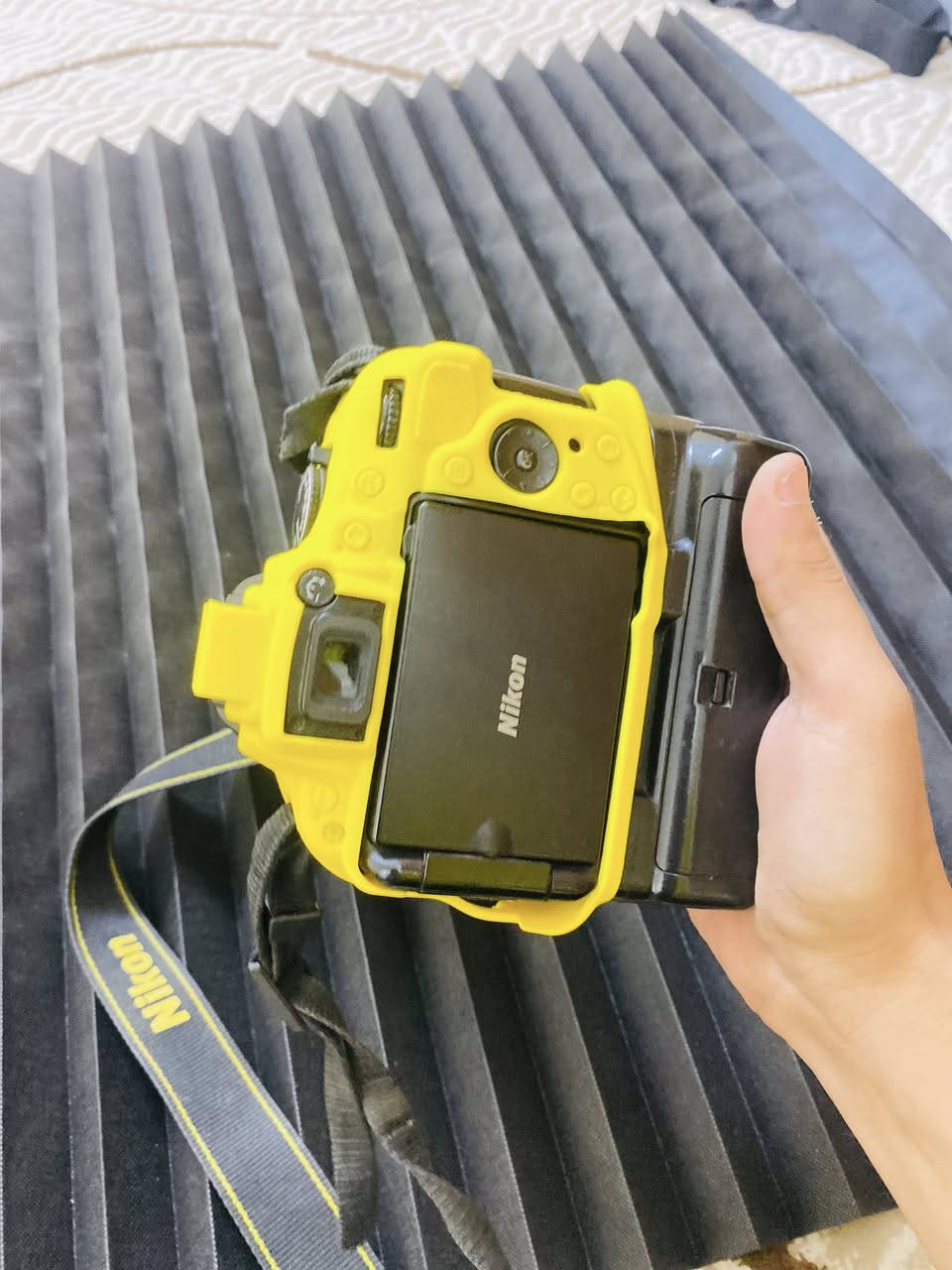 نيكون 5200
كل عيب مابيها ونضيف

ملحقاتها 

عدسه 18/55مانع اهتزاز ذاتي ✅

زوم رياضي سمكا 70/300 ✅

كرب ✅

جلاتين لون اصفر✅

حزام كتف ✅

شاحنه✅

بطاريه✅

سعر 350وبيها مجال توصيل مجاني 

متواجد فيس واتس اتصال ***********
