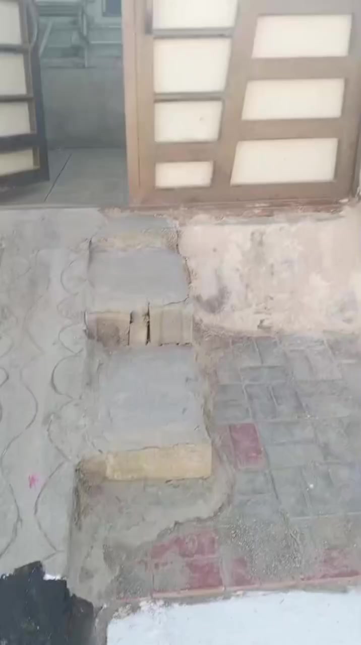 السلام عليكم بيت للبيع المساحه 125م طابق واحد بناء 2013 كربلاء حي الانصار الملحق قرب سوق العصري القديم شارع فرن صمون الحبوبي شارعه 15م للاستفسار الاتصال ***********//***********
