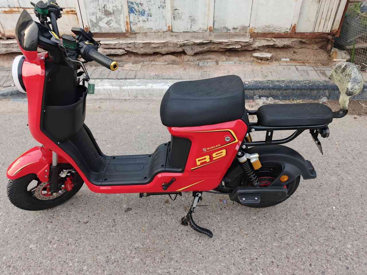 ار 9 مديل 26 حديث لون احمر 
دراجه مكفوله كفاله عامه حته من الزلغ 
مستخدمه كم 16 يوم فقط  وصل شراء موجود 
بطاريات دبل حجم كبير 32 امبير 
شرط دراجه وكاله غراضها كامله سله ومرايات وكفات ماشادهن بالكارتون 
السعر 500 بيع مستعجل 
عنوان حيانيه شارع السيد واتساب ***********
