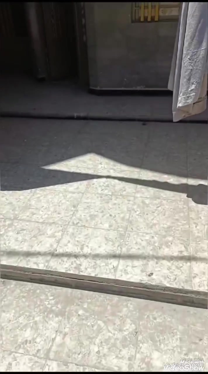 السلام عليكم اخواني اخواتي الأعزاء..
دار 🏠للايجار مساحة 100م طابق ارضي معزول تماماً نظيف جدا..
يحتوي على صحيات خارجية واستقبال معزول وصالة بنفس الوقت مطبخ حار وبارد وصحيات داخلية وغرفة نوم وحدة..
العنوان..البلديات ضياء الحلفي شارع جامع سيد صلاح المكصوصي قرب مدرسة🏫 الشهب الأهلية..
للاستفسار الاتصال 📞 متوفر واتساب 🌐وماسنجر 🌐 وخاص وبخدمتكم..***********
