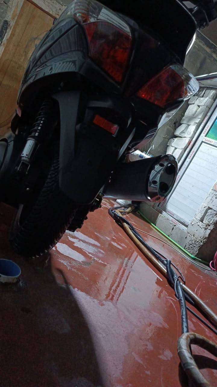 سلام عليكم سلفر وجي جي تي رمبه لدراجه مكينه 400مكفوله من لفتح وبتخير ولنضوح مكينه ناعمهه ع وضع لبلاد لدراجه مكفوله كفر ومكينه صبغ مابيها اي نقص مابيها سويجات ثنين سكيورتي ماشيه34 لدراجه نازله رمبه من كلشي وكلاشي صور مزادها بلمنشور السعر خاص او تصال *********** مكاني مدينه الصدر
