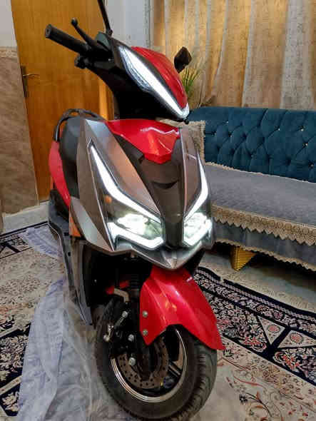 سلام عليكم دراجه شحن للبيع مكان نجف
المواصفات 
سرعه 99
عدد السويج 2 
وكارد عدد2 
اشاير يمنه ويسره
تثبيت سرعه
هورن
بريك عدد 2
ملف 1900
الباتري عدد 6
جنطه واسعه
لايتات عالي ناصي
دراجه حلوه وجظيده الله شاهد صار سبوع من طلعتها 
اخذتها مليون  و300 
رايدها بمليون وميه ولله دراجه حلوه ونضيفه ول يريدهل يجي خاص او يتصل عل رقم ***********
