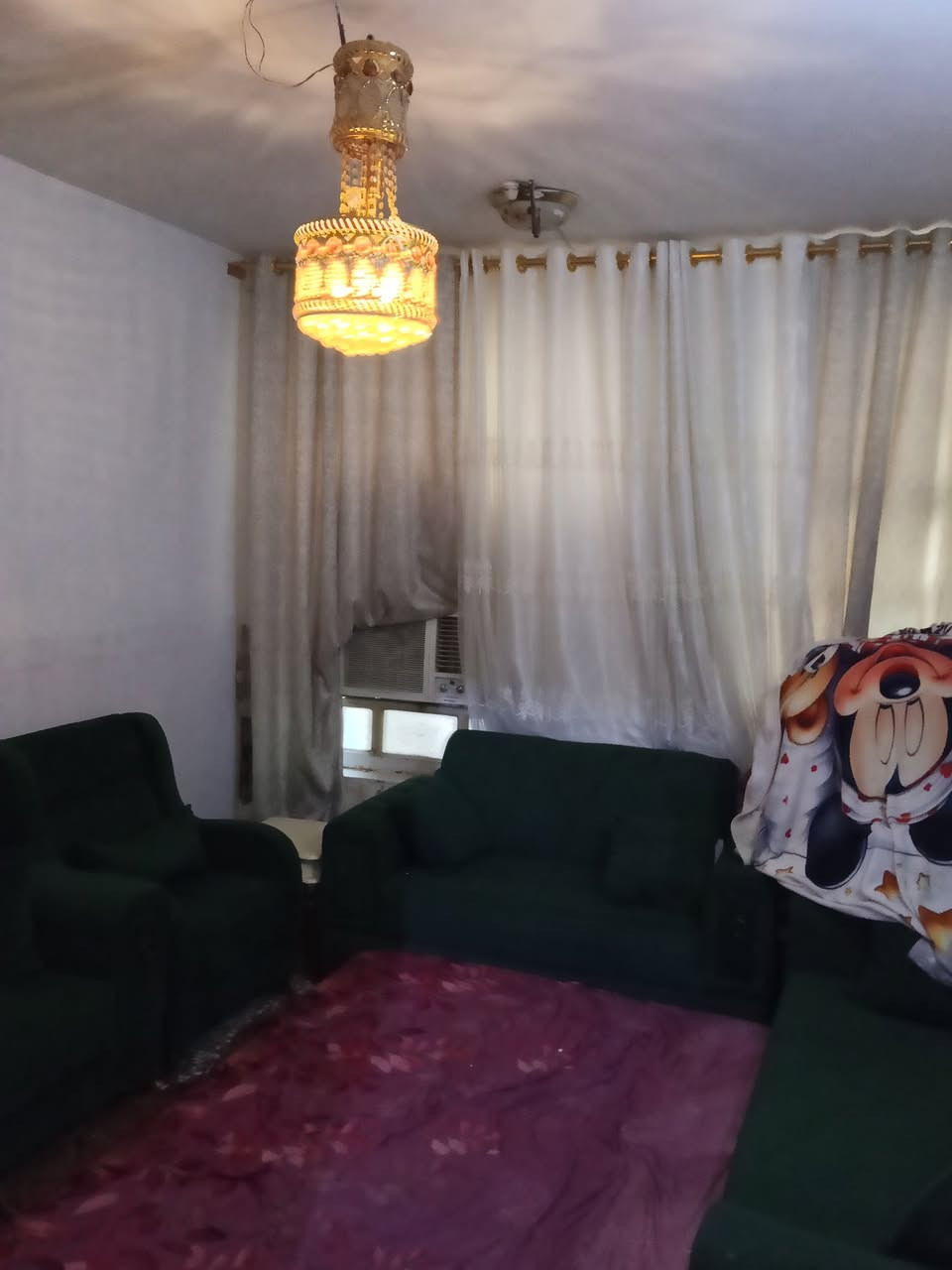 السلام عليكم مشتمل للبيع طابوصرف مساحة 74م مكانه شارع 80 حي القضاه مجاور مجمع مدينه السلام السكني يتكون من غرفه نوم كلدور صحيات مطبخ الطابق الثاني غرفه سطح السعر 110مليون الاستفسار موبايل ***********اسيا ***********
