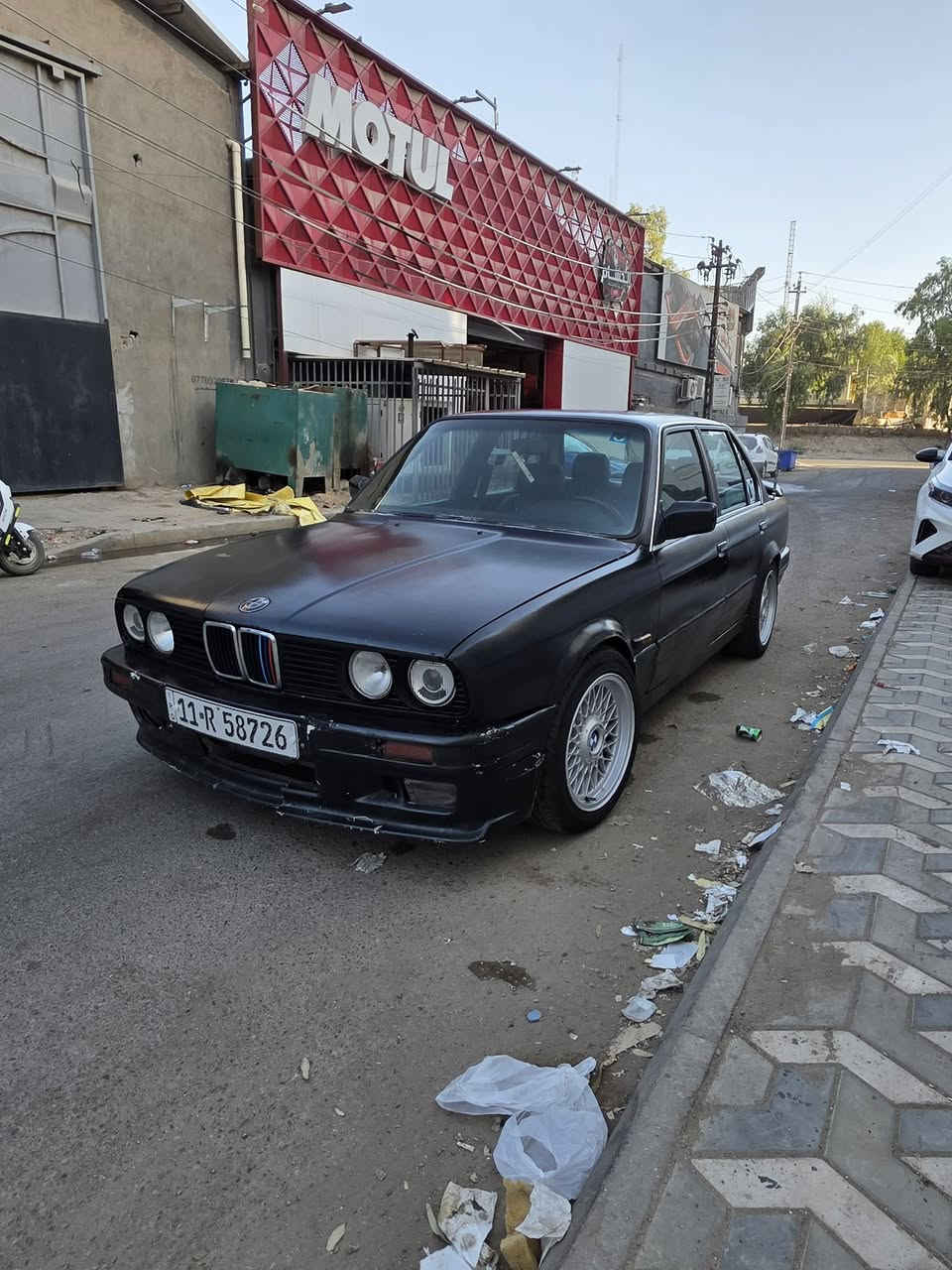 بي ام دبليو E30 سيارة استعمال يومي نقوصات بسيطة بيهة يرادلهة تنتة بس شد وتبديل هايدروليك استيرن لين درت دهن بالغلط بي ومنظومة تبريد من عدة الفريز والبوكس جديد السعر  ٤١$ وبيهة مجال مكان السيارة بغداد للاتصال ***********
