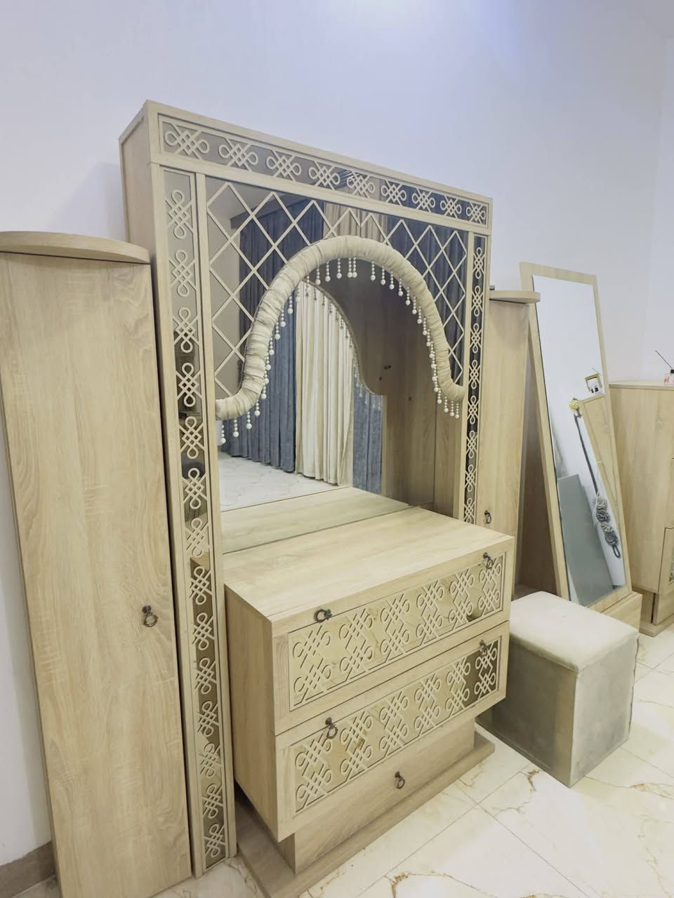 للبيع ٩ قطع نوم تركي حشب زان اصلي ثقبل جام ليزري سعر ٩٥٠ وبيه مجال ع خاص
فلوجه حي الشهداء
*********** للاستفسار
