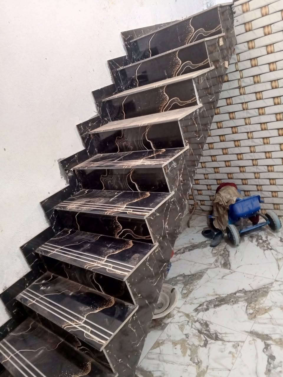 شغل ارضيات جدران درجه اوله مكان العبيدي تصال هذا رقم ***********
