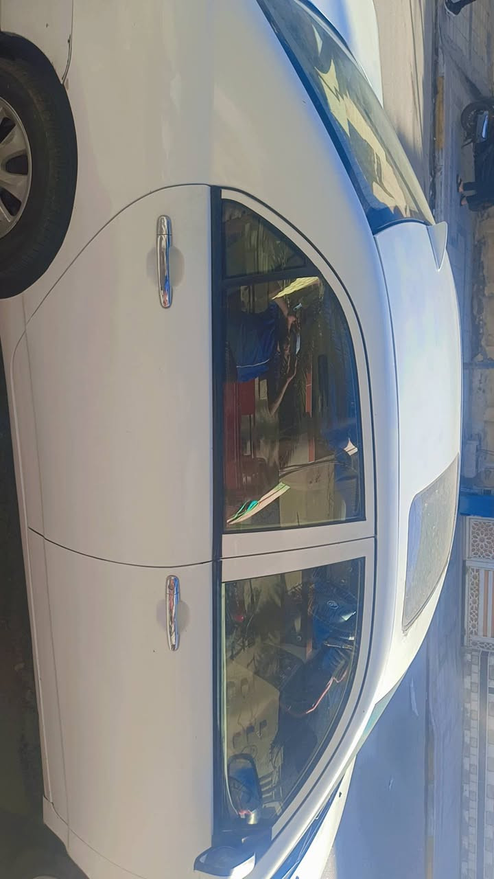 السلام عليكم من رخصة الادمن المحترم سياره بيوادي موديل 13اف ثري تخم تاير حداديه خلفيه جديده  اماميه تعبانة بيه حادث بابين يعني واكفه ونضربت وعندي صور الحادث مكانه ميسان بسم والدي عارضه 52وبيه مجال *********** بيع او مراوس
