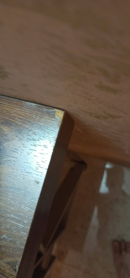 السلام عليكم مرخصة الادمن ميز خشب mdf بي ضربات شتريته هيج علمود الحجم يتعالج بالتغليف ماعليه شي او تكحيل حجمه متر و٤٠ في ٧٠ سم مع الكرسي المكان بغداد رقمي ***********
