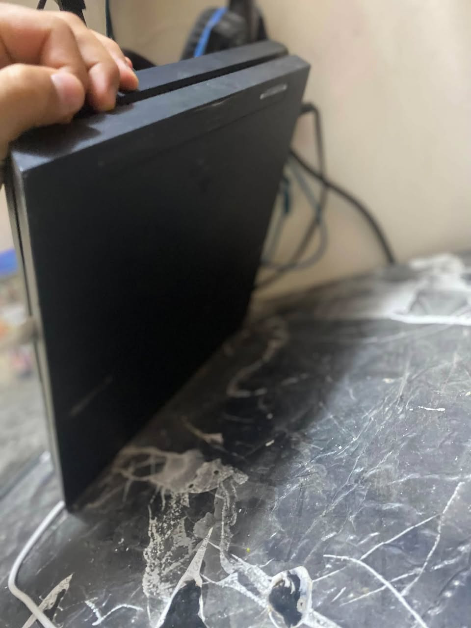 سلام عليكم شباب بلي 4 فات يلي نضيف جدا وملحقاته كامله يدة وحده ٣ أقراص درايفر  وهلال حرب و فيفه  ***********
