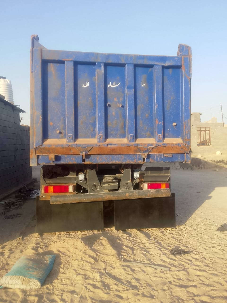 سلام عليكم سيارة للبيع مكينة ستة انجكتر جاهزة لشغل عنوان بصرة بدون.  سعر 160 بيها مجال *********** /***********
