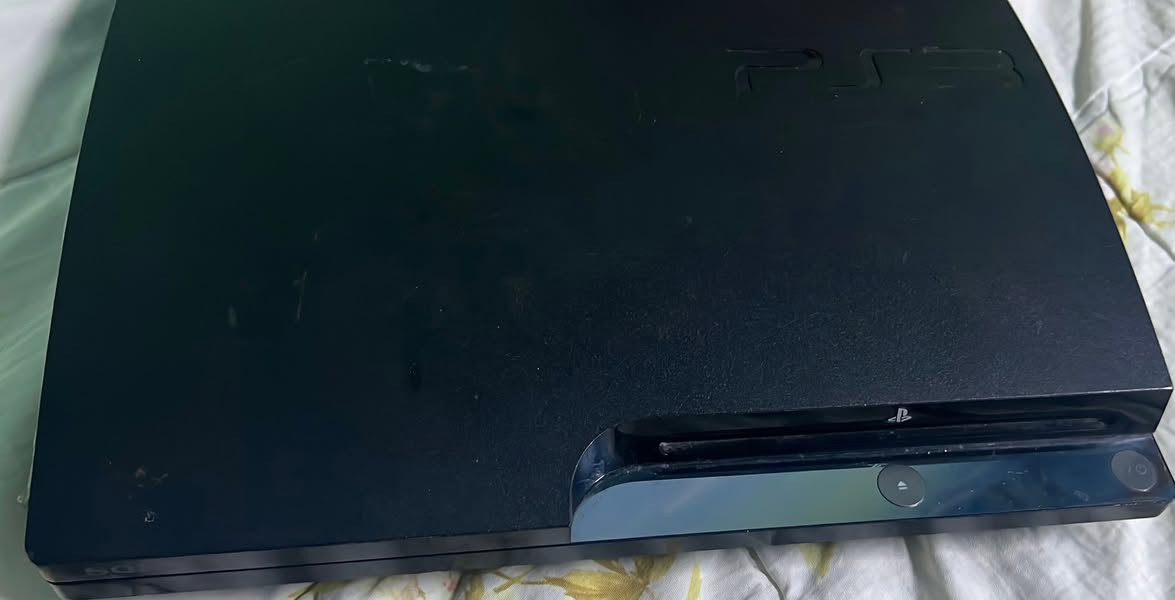 للبيع: بلايستيشن 3 (PS3 Slim) بحالة ممتازة ومواصفات قوية:
المساحة: 320 كيكا بايت.
 الملحقات: يجي وياه يدتين (وحدة تحكم)، واير الشحن، وواير الـ HD.
 الألعاب الأساسية: محملة عليه 8 ألعاب قوية ومشهورة:
(GTA V, Blur, Assassin's Creed Black Flag, 007, Call of Duty Black Ops, Red Dead Redemption, Need for Speed, PES 2018).
النقطة المهمة: الجهاز "مهكر" (Jailbroken) ومحمل عليه برامج خاصة تحتوي على أكثر من 5,000 لعبة (سيجا، PS1، PS2، وPS3). وبالإضافة لهذا، الجهاز يربط واي فاي (Wi-Fi) وتكدر تحمل أي لعبة تعجبك مباشرة.
السعر: 115 ألف دينار عراقي (وبسعر مناسب جداً).


**إذا كنت صاحب هذا الإعلان وتريد حذفه لأي سبب، رجاءا أرسل رسالة إلى الدعم الفني**